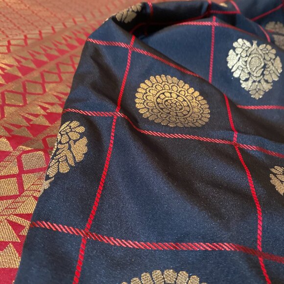 Black with red check Indian traditional soft silk saree for women - Picture 4 of 16